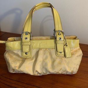 🔥HP🔥 Vintage Coach yellow signature  bag